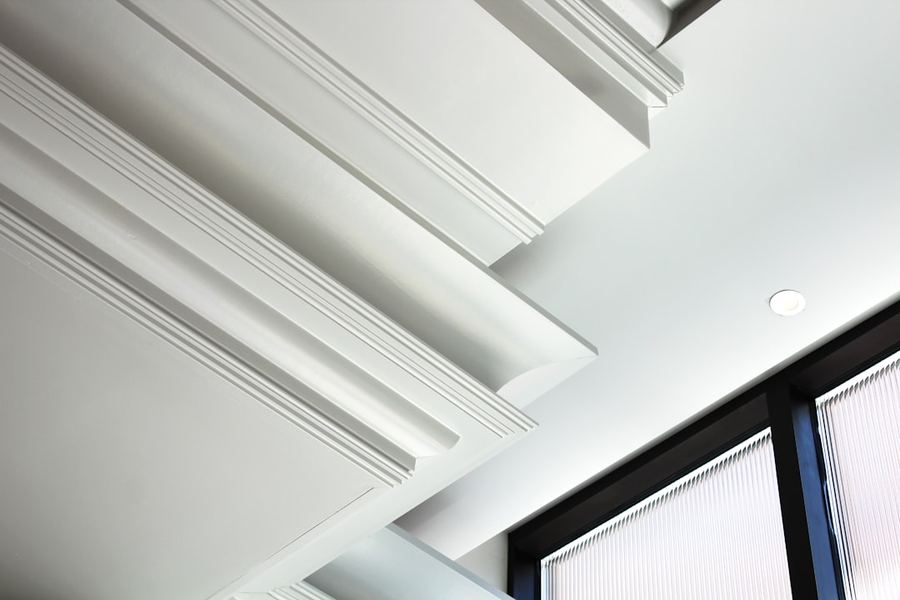 部屋の雰囲気が決まらない方へ——木製巾木の選び方で interior が変わる理由