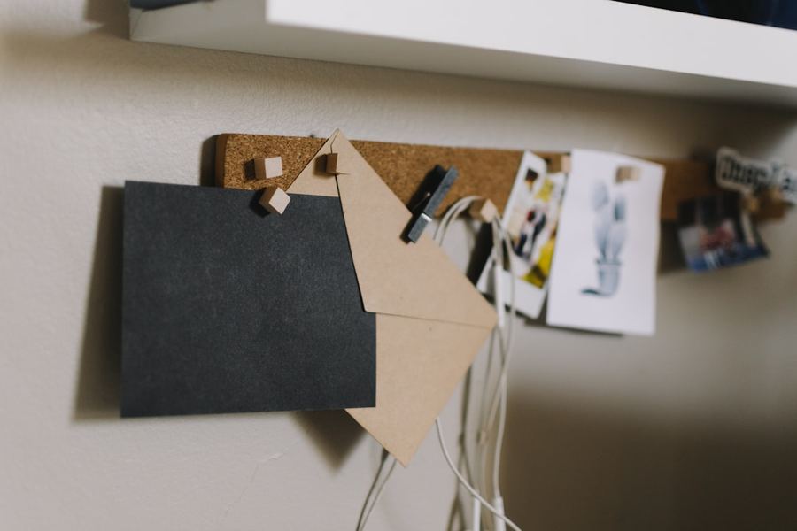 色で迷っている方へ。有孔ボードの色の選び方と部屋に合わせるコツ